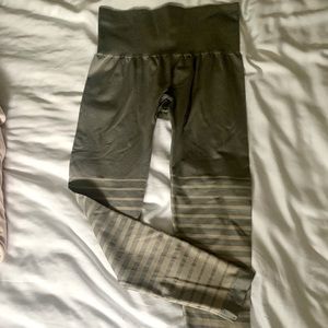 LIGHT GREY & LIGHT PINK LEGGINGS